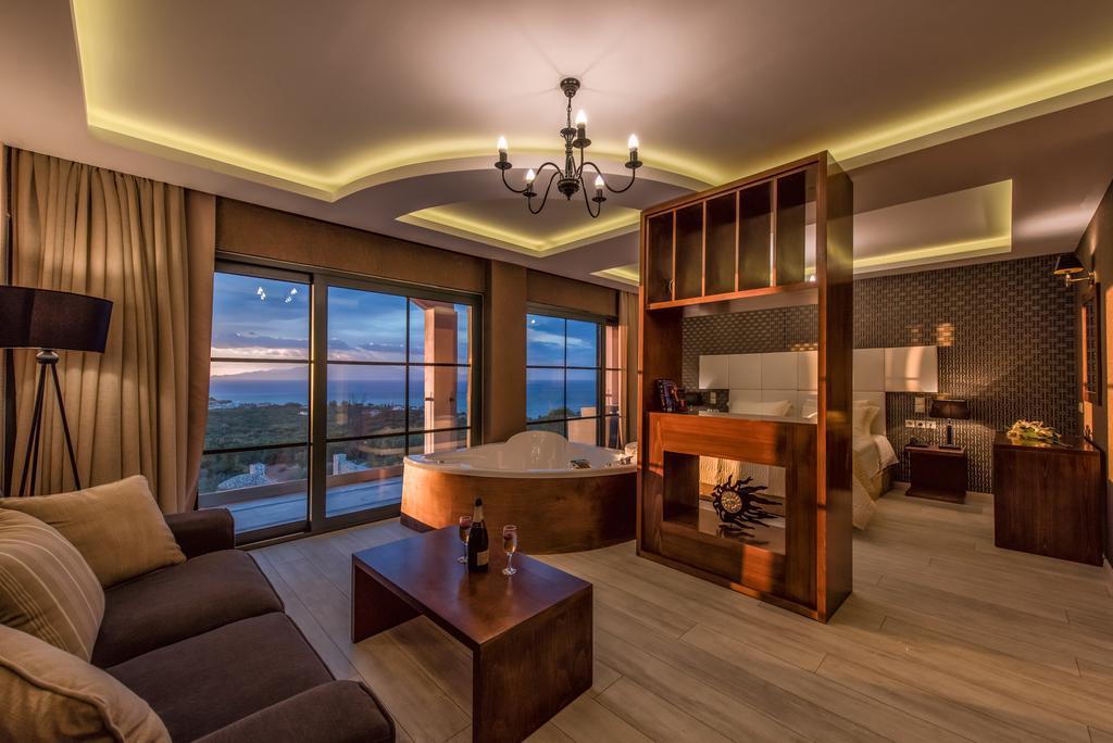 Elegance Luxury Executive Suites - Adults Only Tragaki Bilik gambar
